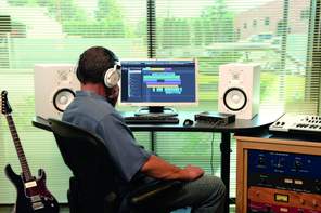 Mixing und Mastering ausschließlich per Kopfhörer kann zu bösen Überraschungen führen.