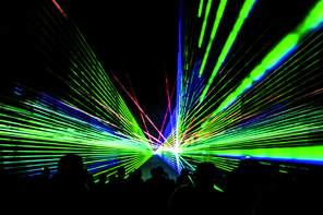 Besonders beeindruckend sind Lichteffekte durch Laser-Kombinationen. © Shutterstock 
