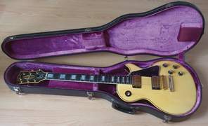 Mit einigen Kniffen sind Originale auch von gut gemachten Vintage Kopien zu unterscheiden, hier eine Gibson Custom aus dem Jahre 1976. © Sven Kühbauch 
