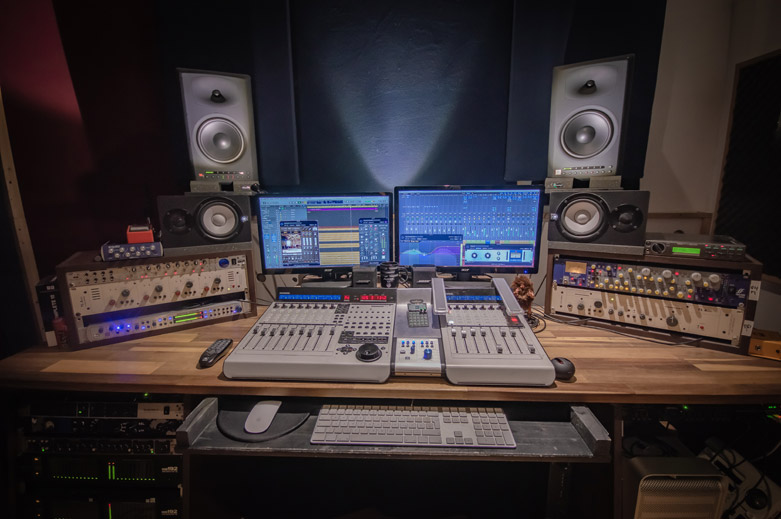 Egal, ob professionelles Studio oder Homerecording-Platz: Ohne Audio Interface geht nirgends etwas. © Shutterstock 